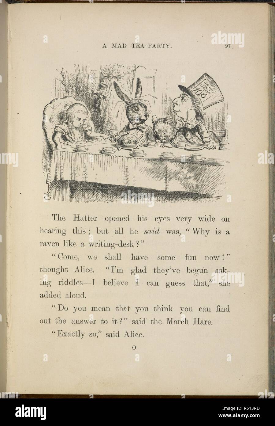 Alice bei Tea Party des Mad Hatter. Alice's Adventures in Wonderland. Mit 42 Illustrationen von John Tenniel. London: Macmillan & Co., 1866 [1865]. Quelle: C.59.B.11 auf Seite 97. Stockfoto