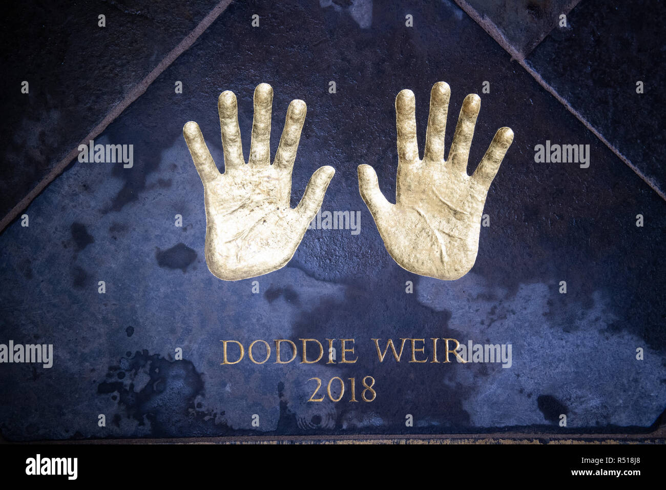 Die Edinburgh Preis eine Zeremonie für den diesjährigen Award, Doddie Wehr, das mit einem liebevollen Schale von der Lord Provost vorgestellt werden. Er wi Stockfoto