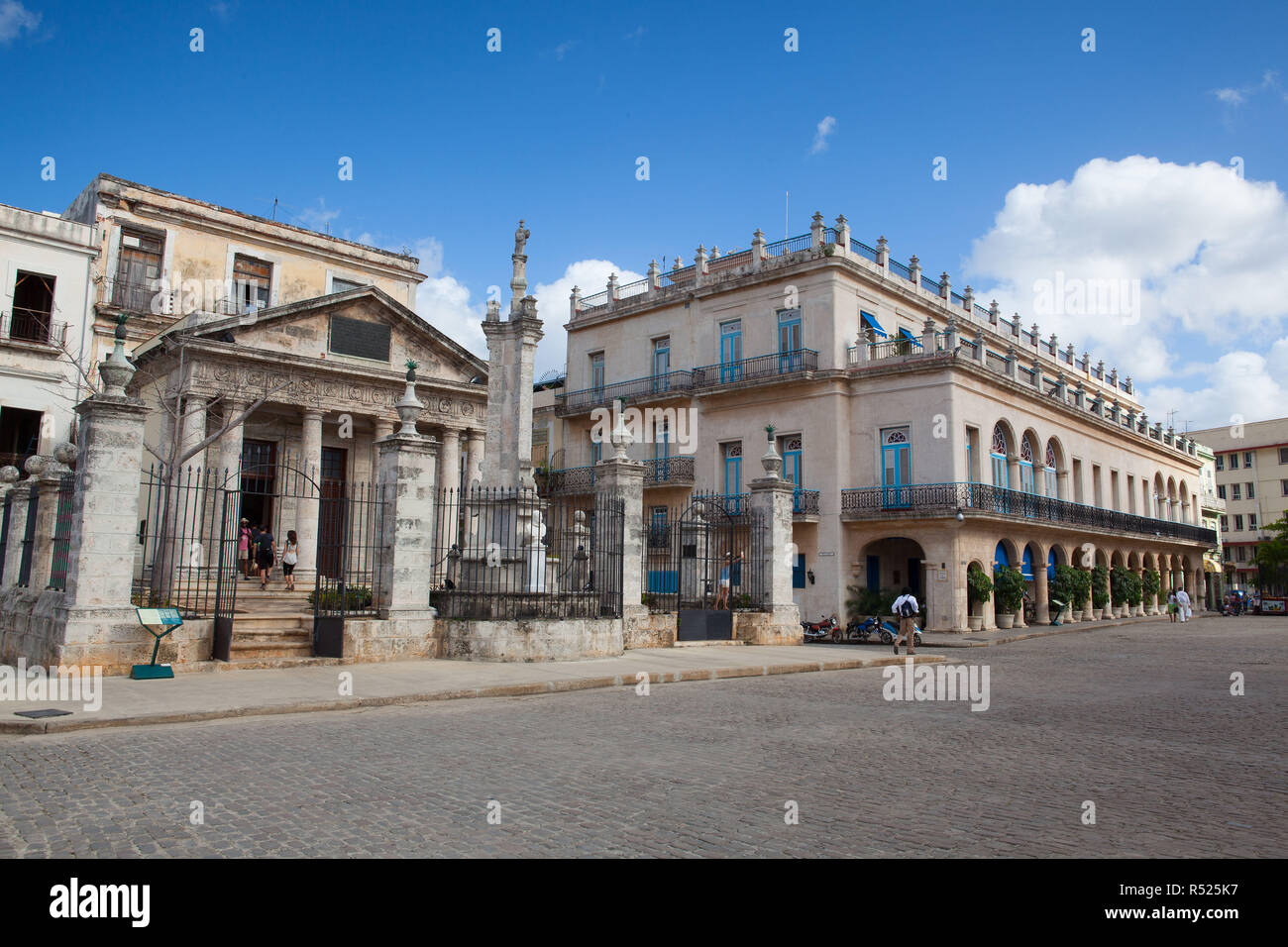 Havanna, Kuba - Januar, 22,2017: koloniale Architektur auf der Plaza de Armas, dem ältesten Plaza ist von Restaurants und Host zu numerou umgeben Stockfoto