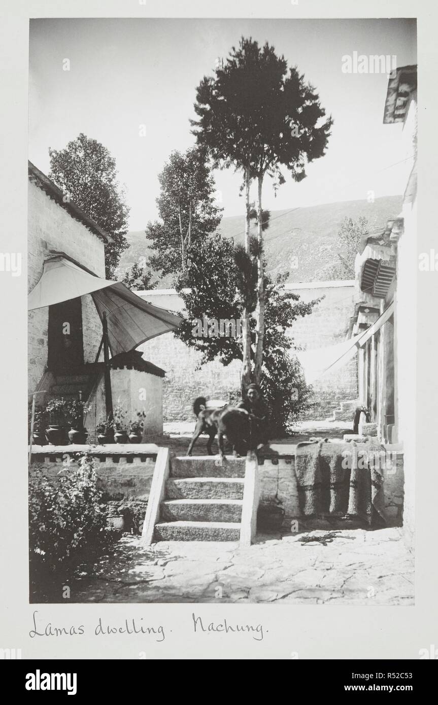 Lamas Wohnung, Nachung. "Tibet". Curzon Sammlung. c. Sep 1904. 89 DRUCKE 295 x 190 mm bis 200 x 1825 Platin wird gedruckt. Quelle: Foto 430/53. (58). Autor: White, John Claude. Stockfoto