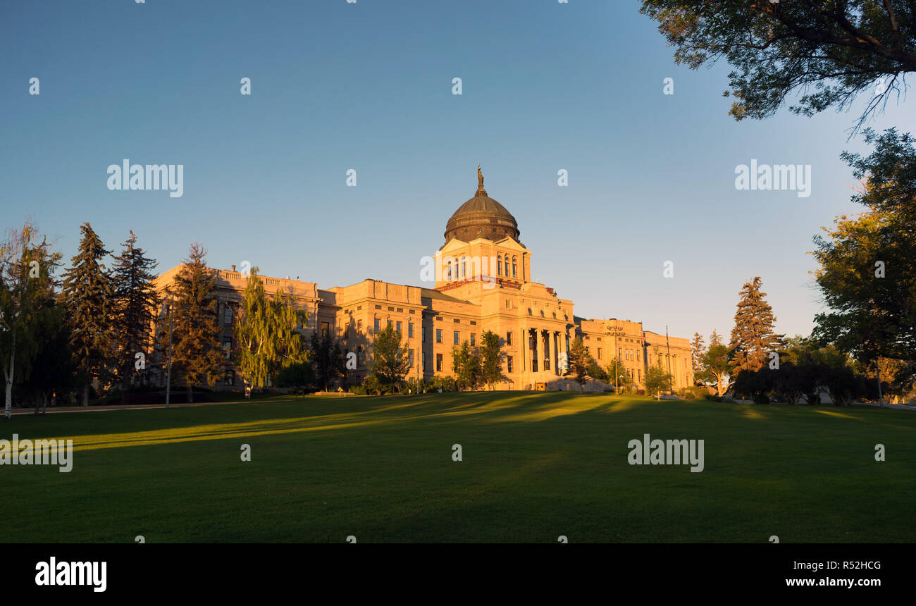 Horizontale Vorderansicht Capital Dome Helena, Montana State Building Stockfoto