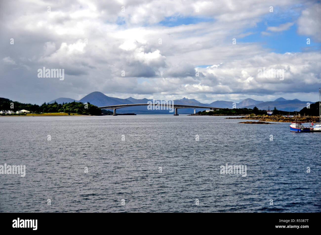 Die Brücke verbindet die Insel Skye, in hebriden an Kyle von lochalsh. Schottland, August 2017 Stockfoto