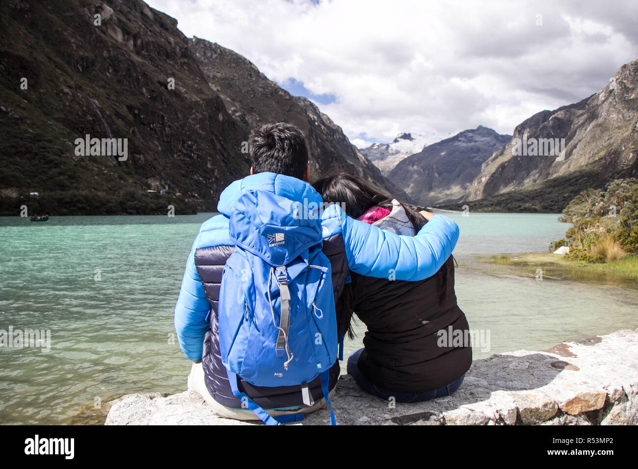 Romantisches Paar Momente an der magischen Lagune Llanganuco in Peru, Südamerika Stockfoto