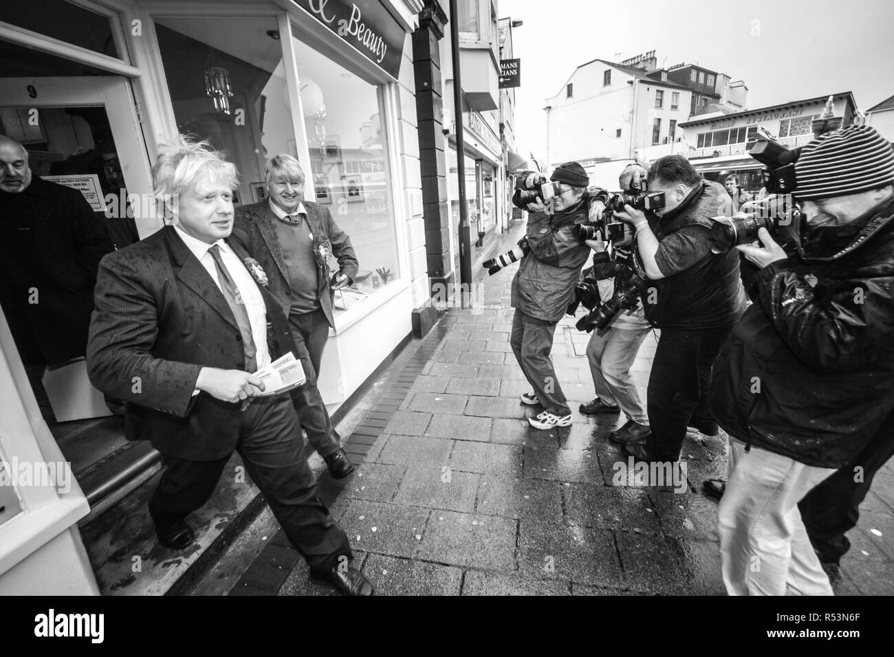 Boris und Stanley Johnson auf die Konservative Partei Campaign Trail in Devon in 2005 Archiv Foto Stockfoto