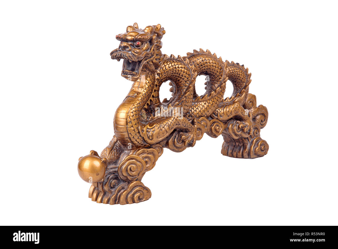 Der Golden Dragon Statue auf weißem Hintergrund isolieren, den Segen zu feiern. Nach dem Glauben der in China. Geben leben und Handel Mehl Stockfoto
