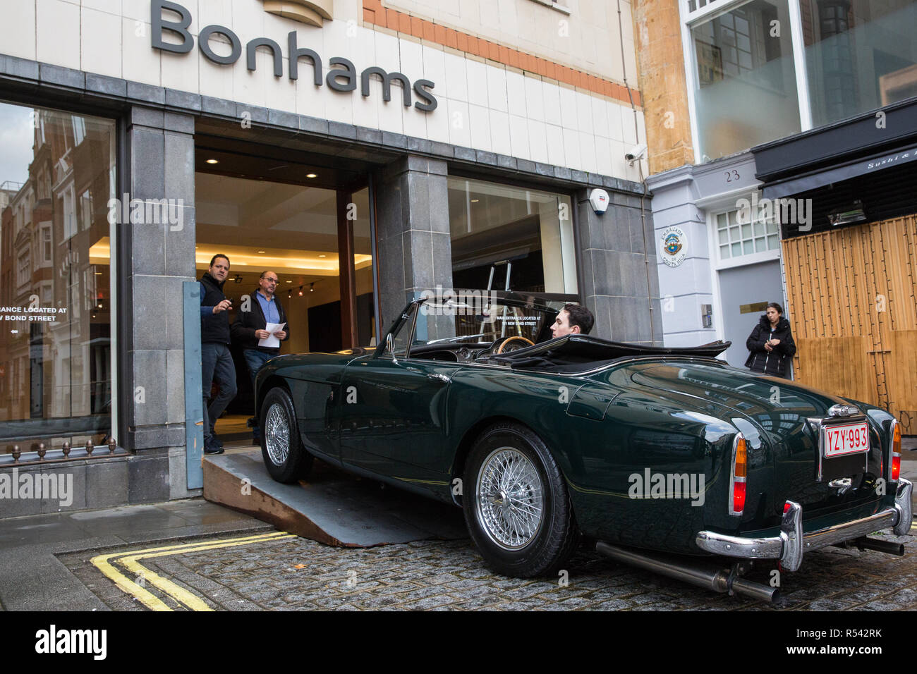 London, Großbritannien. 29. November 2018. Bonhams' Personal bewegen 1958 Aston Martin DB MkIII Drophead Coupé, einer von 85, die sich im Hinblick auf eine Versteigerung von historischen und leistungsstarke Renn- und Straßenwagen. Zu den Highlights gehören ein Le Mans Klasse preisgekrönte Jaguar XJ220C angetrieben von David Coulthard (£ 2,200,000-2, 800.000), ein Lister Jaguar Knubbeligen (2,200,000-2 £ 800.000) und eine 1958 BMW 507 von seinem Entwerfer besessen, sowie Ferrari, Aston Martins, Bentleys, Porsches und Jaguare. Credit: Mark Kerrison/Alamy leben Nachrichten Stockfoto