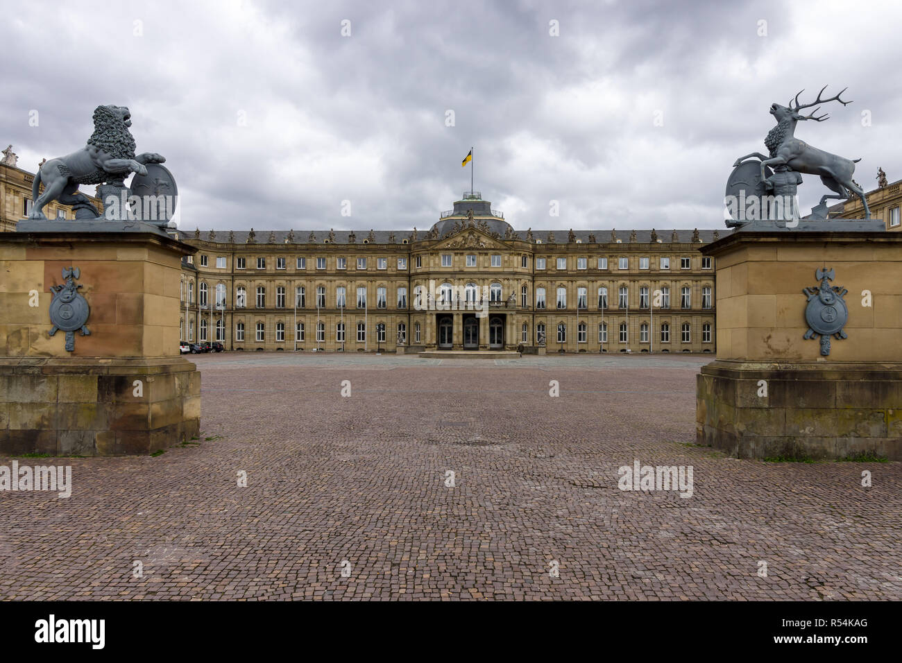 Das neue Schloss (neue Burg). Palast aus dem 18. Jahrhundert im barocken Stil. Stuttgart. Deutschland Stockfoto