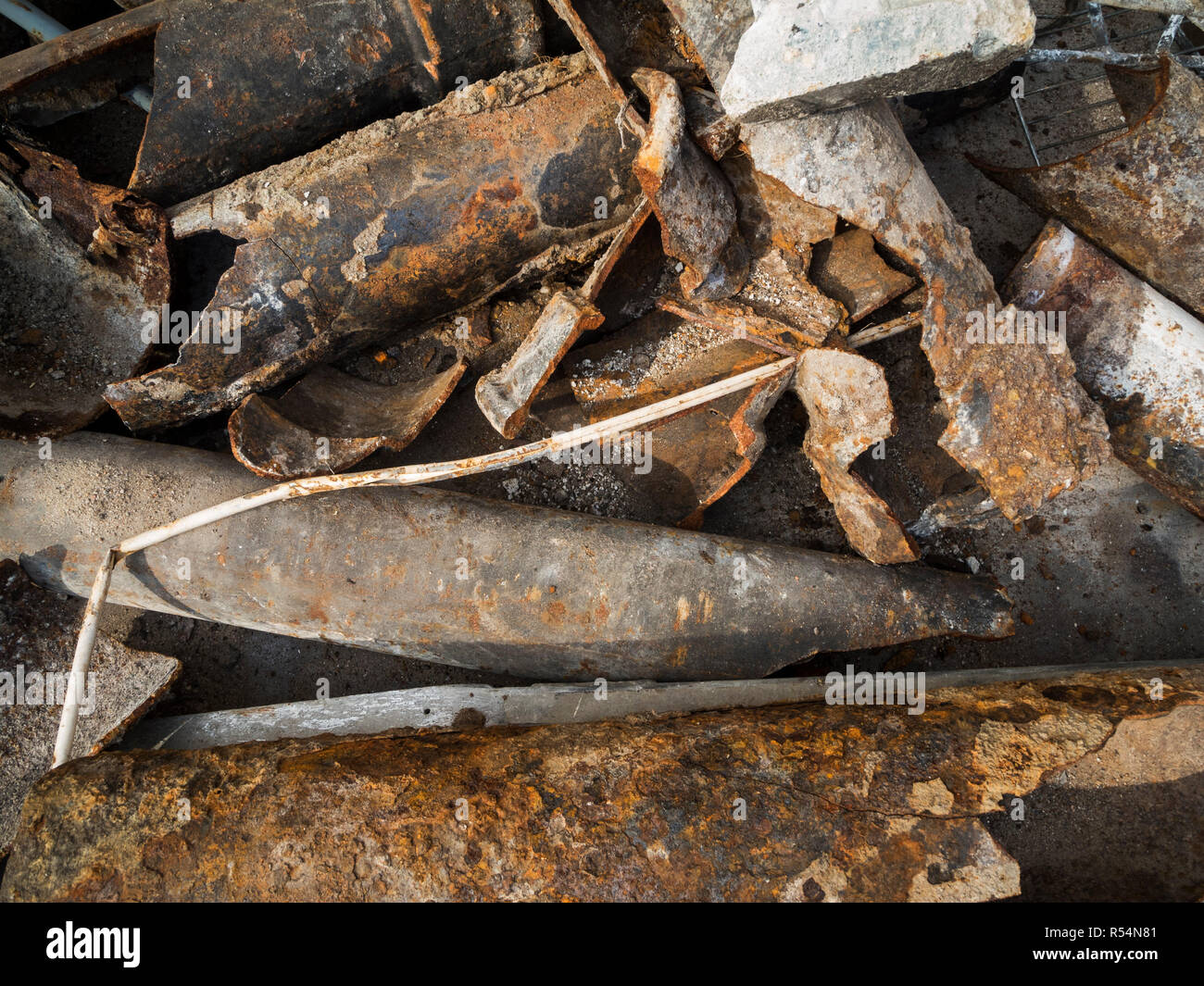 Alte kaputte Abflussrohre Stockfoto