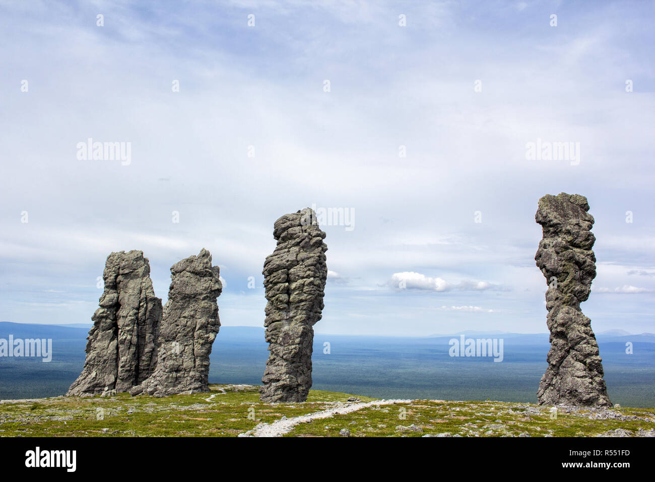Manpupuner Felsformationen westlich des Ural in der Troitsko-Pechora Region der Republik Komi. Die Schönheit der wilden Natur. Stockfoto