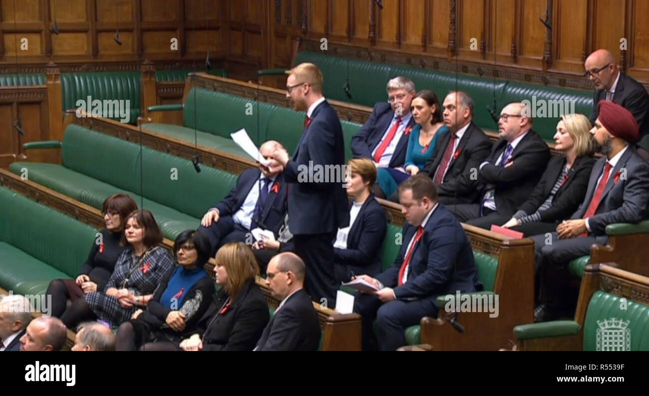 Lloyd Russell-Moyle, Labour MP für Brighton Kemptown, steht oben im Unterhaus und spricht über seine HIV-positiven Status. Stockfoto