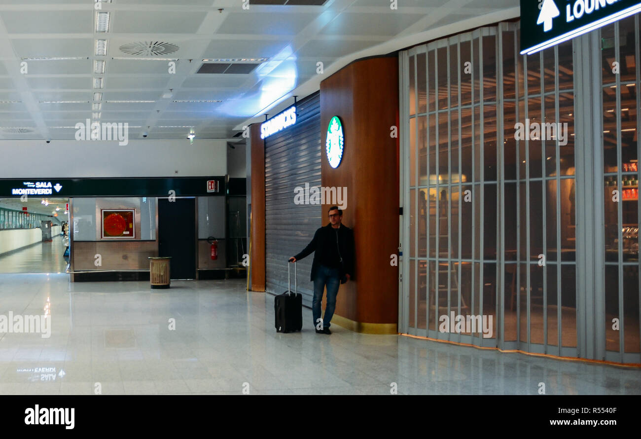 Neuen Starbucks Coffee Shop an der Mailänder Flughafen Malpensa Stockfoto