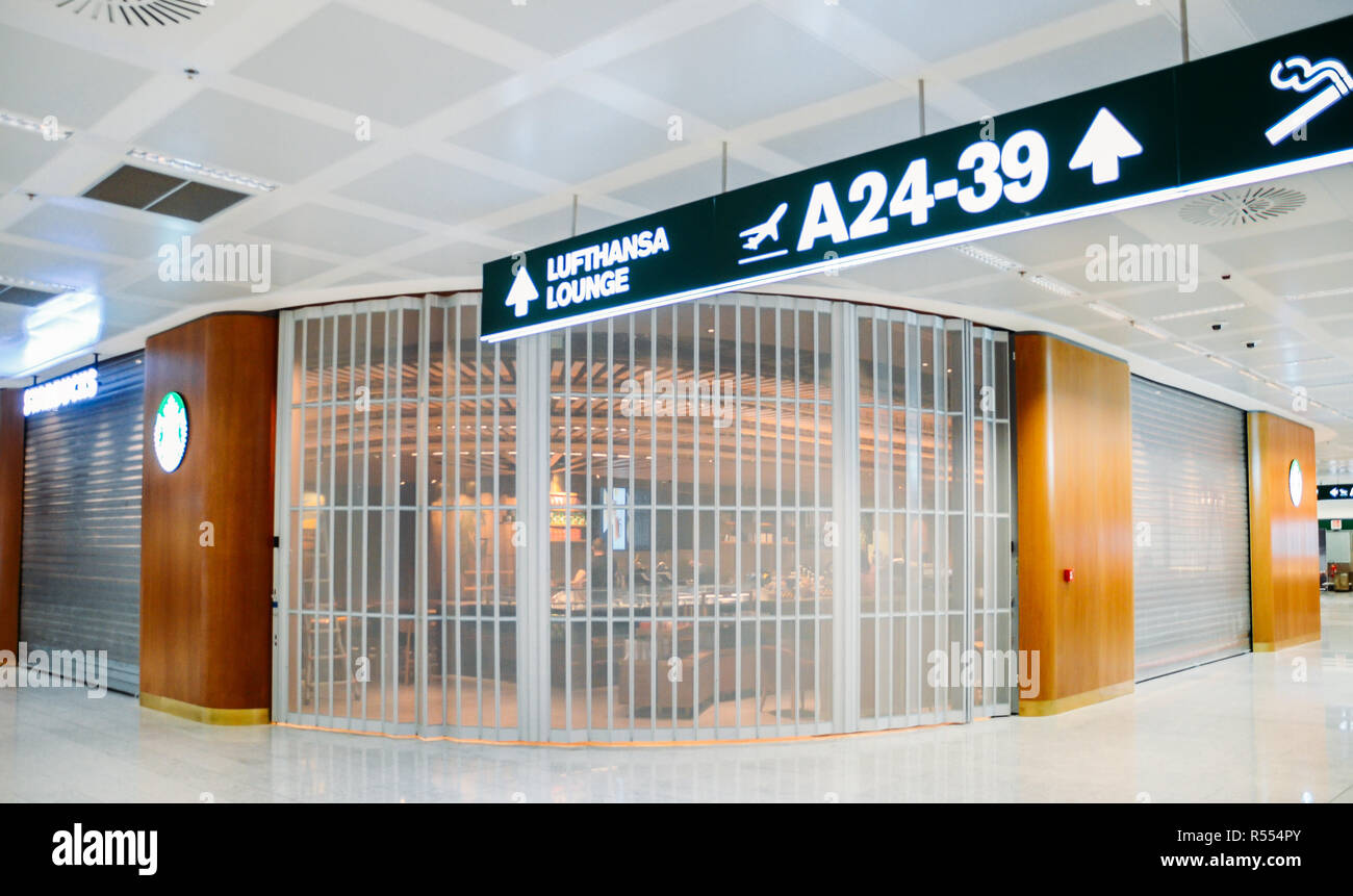 Neuen Starbucks Coffee Shop an der Mailänder Flughafen Malpensa Terminal 1 Stockfoto