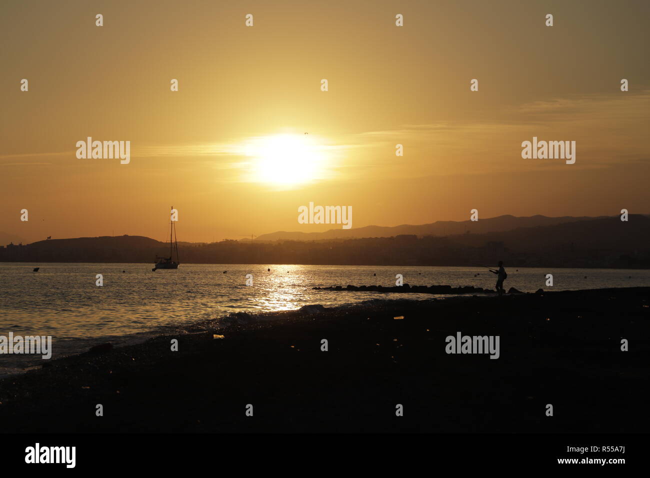 Schönen Sonnenuntergang mit Torre del Mar im Hintergrund, Andalusien, Spanien Stockfoto