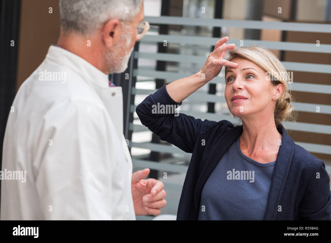 Konsultation der ästhetischen Medizin. Stockfoto