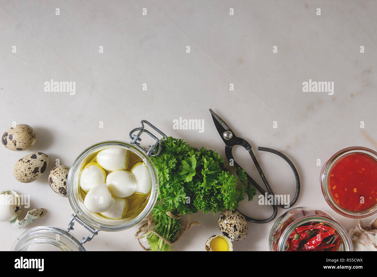 Zutaten für eingelegte Wachteleier Stockfoto