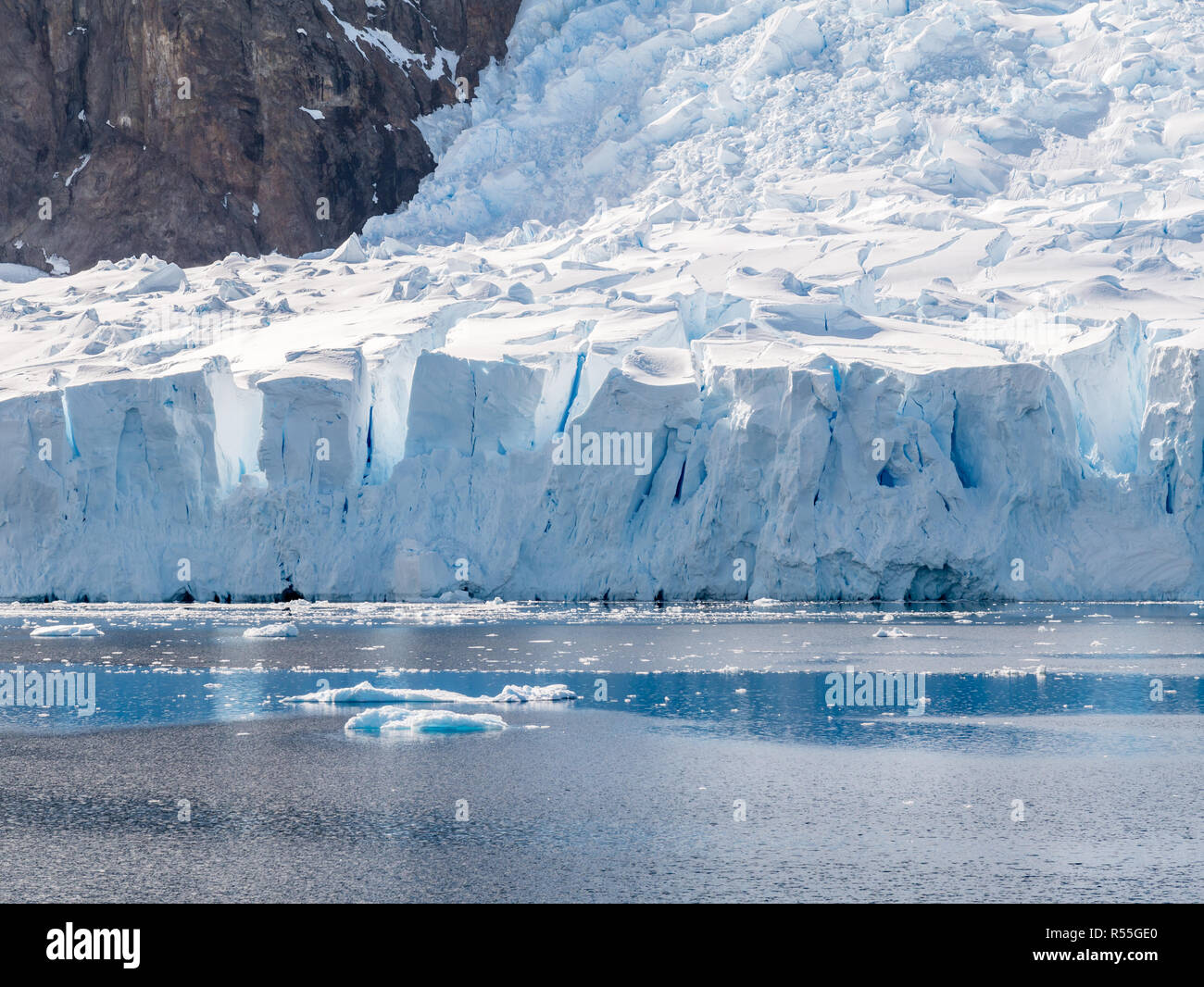 Deville Gletscher in Andvord Bay in der Nähe von Neko Harbour, Arctowski Halbinsel Antarktis Kalben Stockfoto