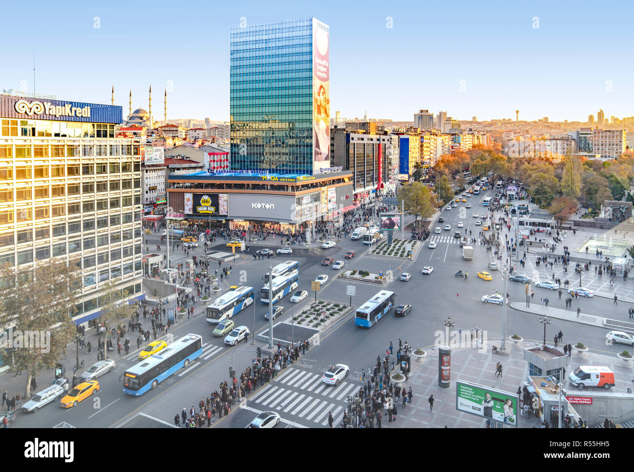 Ankara/Turkey-November 24 2018: Kizilay Platz und Wolkenkratzer, Ankara, die Hauptstadt der Türkei Stockfoto
