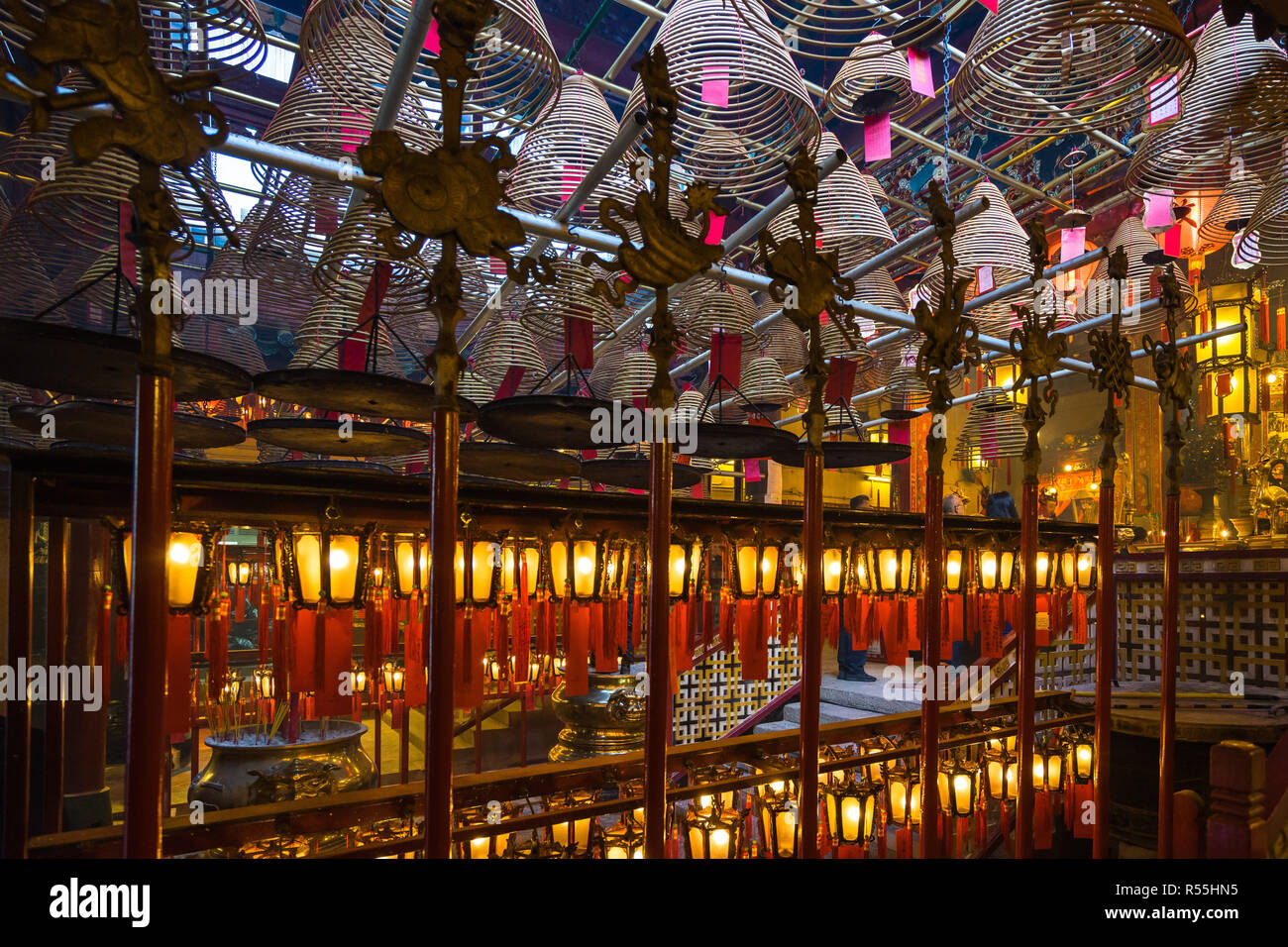 Chinesische Laternen und incese Spulen an der Man Mo Tempel, Hongkong, Sheung Wan Stockfoto