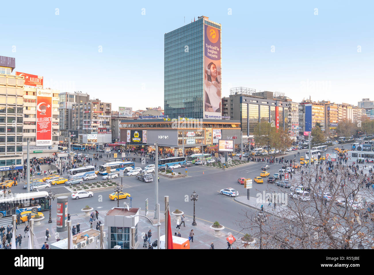 Ankara/Turkey-November 24 2018: Kizilay Platz und Wolkenkratzer, Ankara, die Hauptstadt der Türkei Stockfoto