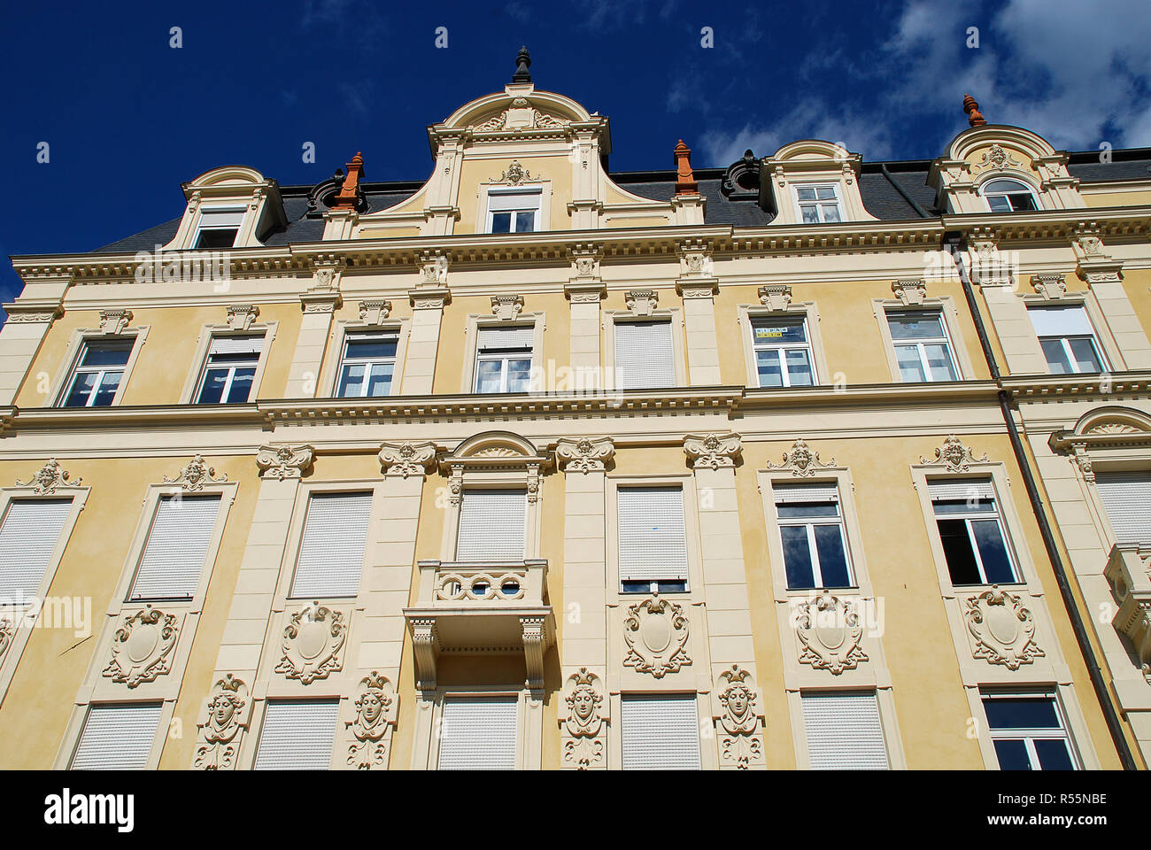 Typisches Haus in Meran, Südtirol, Italien, an der Via Giardini, Piazza della Rena (Sandplatz) Stockfoto