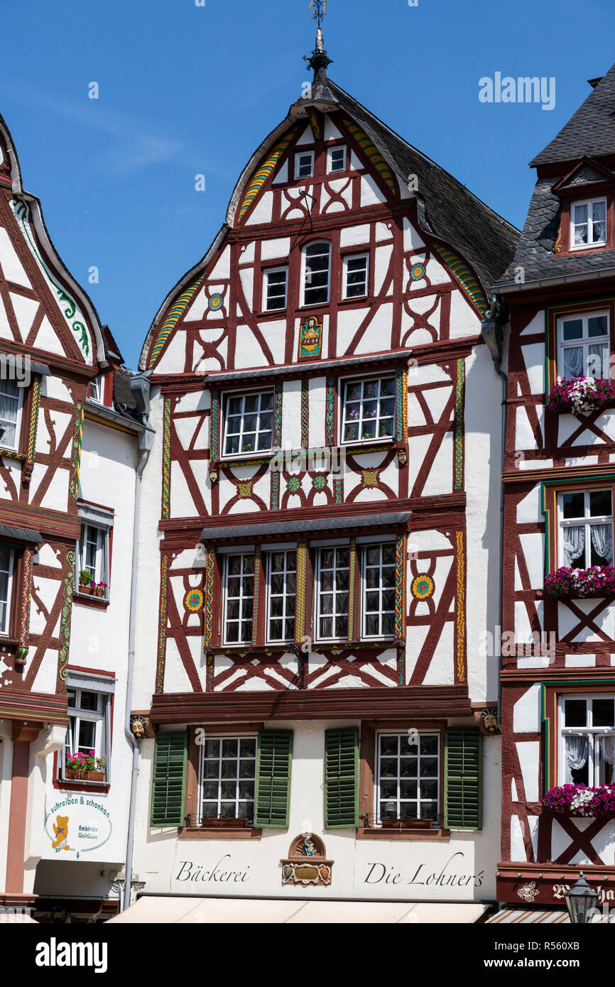 Bernkastel, Deutschland. Ein Fachwerkhaus auf dem Marktplatz. Stockfoto