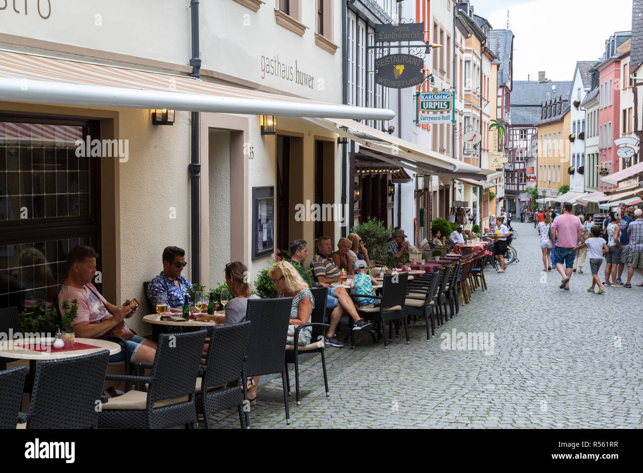 Bernkastel, Deutschland. Outdoor Cafe auf der Burgstraße. Stockfoto