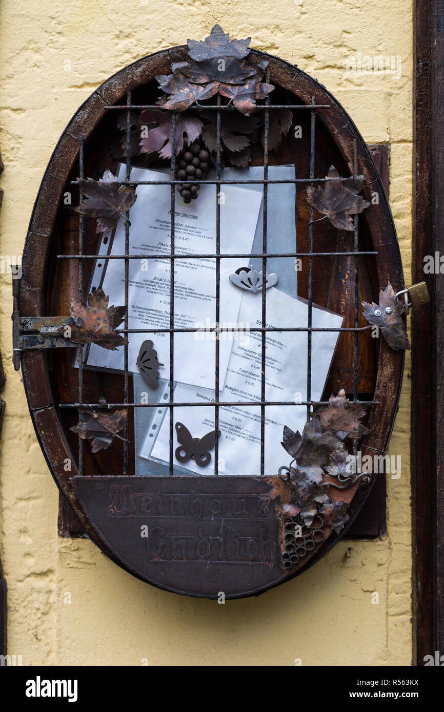 Rüdesheim, Hessen, Deutschland. Restaurant Menü in Außerhalb der Vitrine. Stockfoto