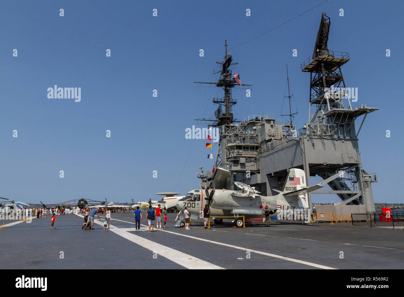Der kommandoturm und Flight Deck auf der USS Midway, San Diego, California, United States. Stockfoto