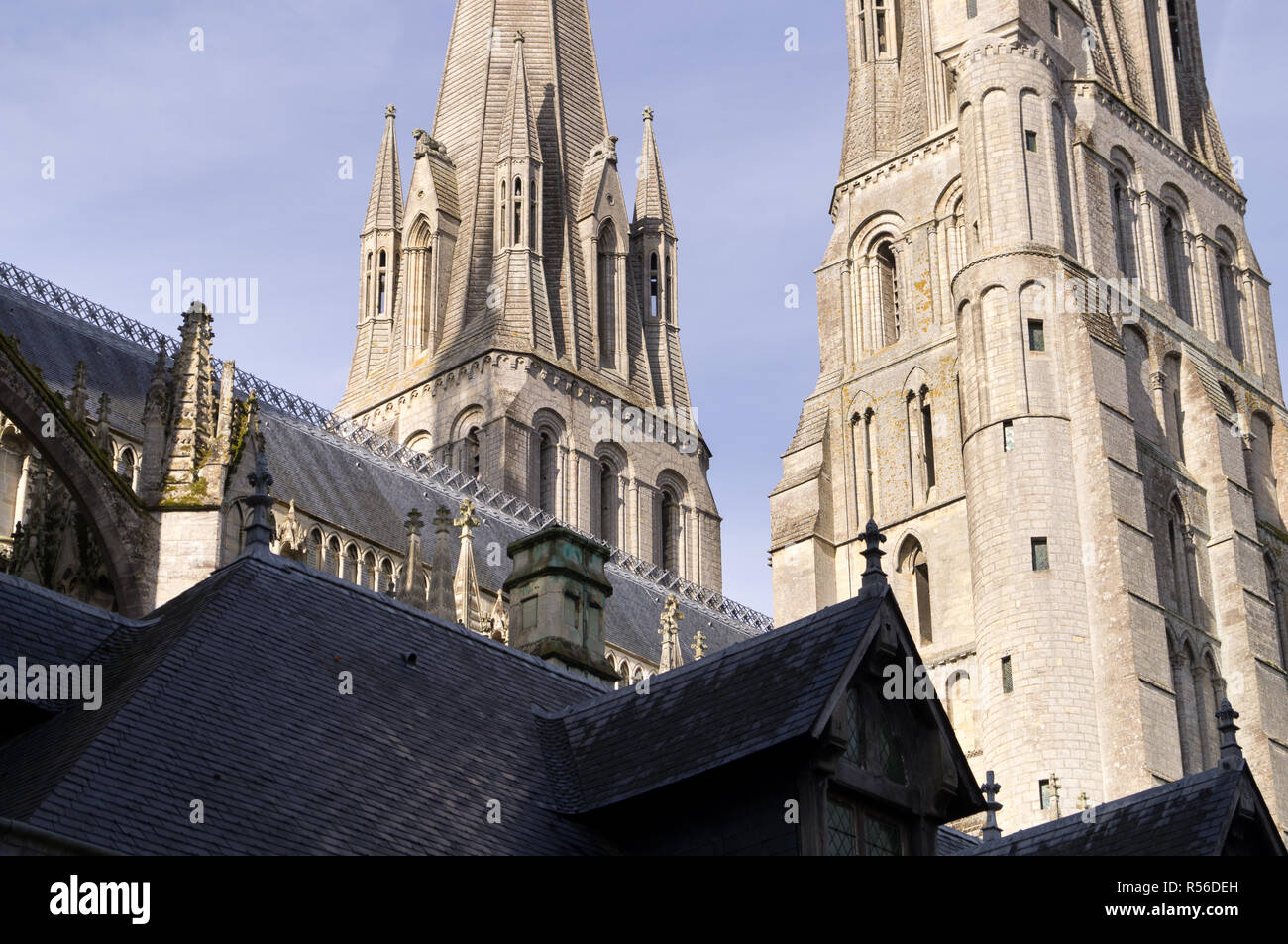 Detail der Türme der Kathedrale von Bayeux Stockfoto