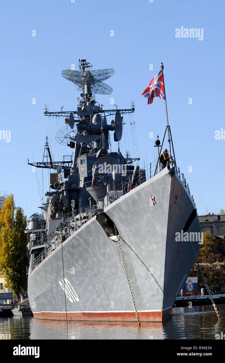 November 2008, Sewastopol, Krim: ein Russisches Kriegsschiff aus dem Schwarzen Meer Flotte im Hafen von Sewastopol. Navires de guerre Russes dans le Port de Sebastopol de Crimée. *** Frankreich/KEINE VERKÄUFE IN DEN FRANZÖSISCHEN MEDIEN *** Stockfoto