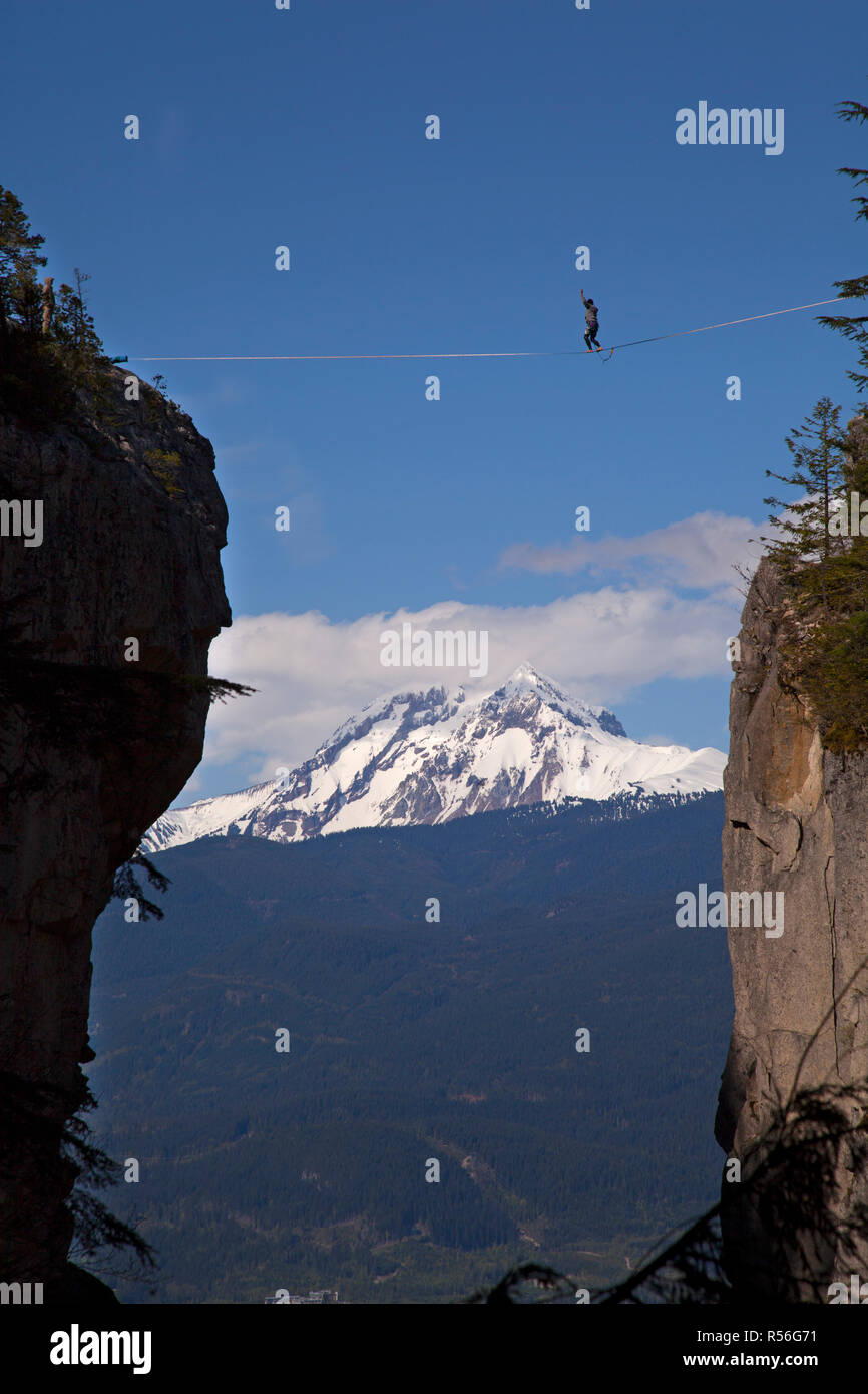 Durchhang High Line in den Bergen in Squamish, BC Stockfoto