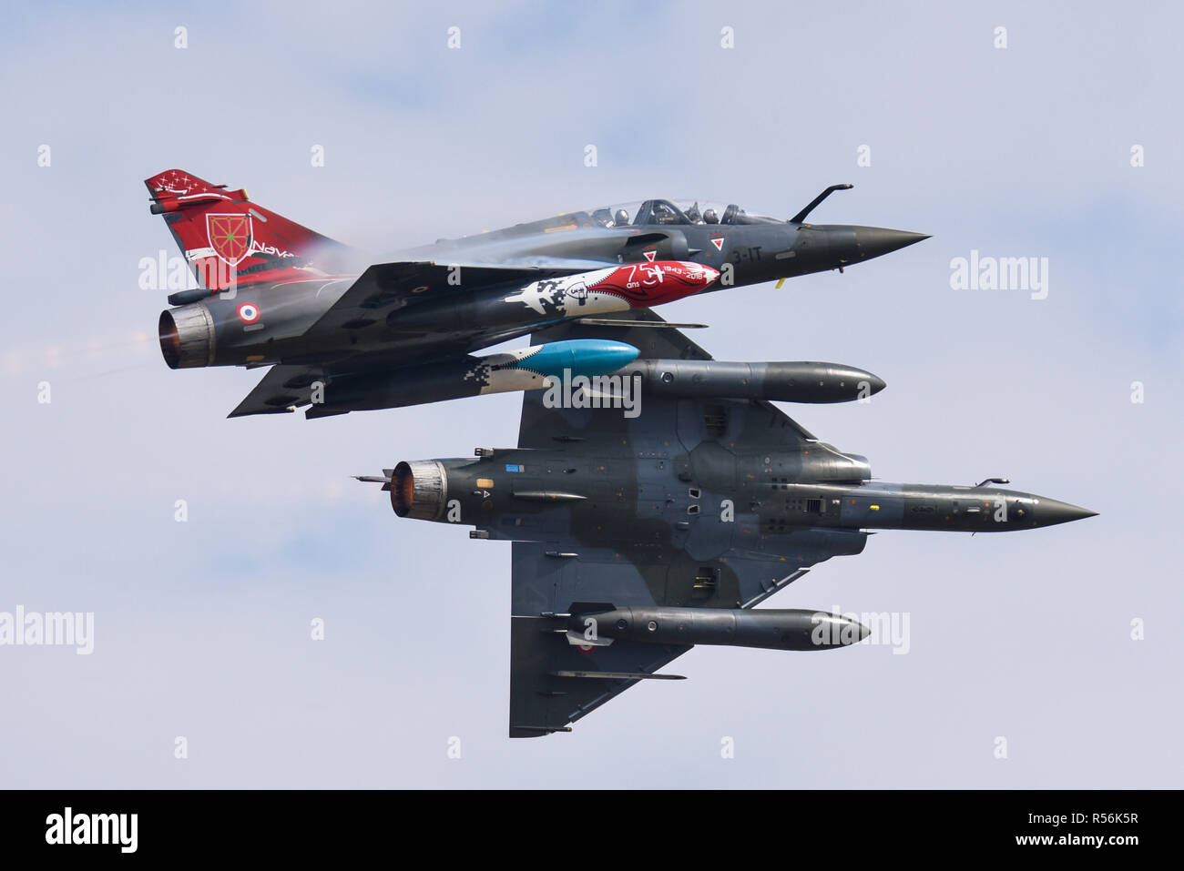 Französische Luftwaffe Couteau Delta taktische Anzeige im Mirage 2000 Fighter jet Flugzeuge im Royal International Air Tattoo, RIAT 2018, RAF Fairford. Airshow Stockfoto