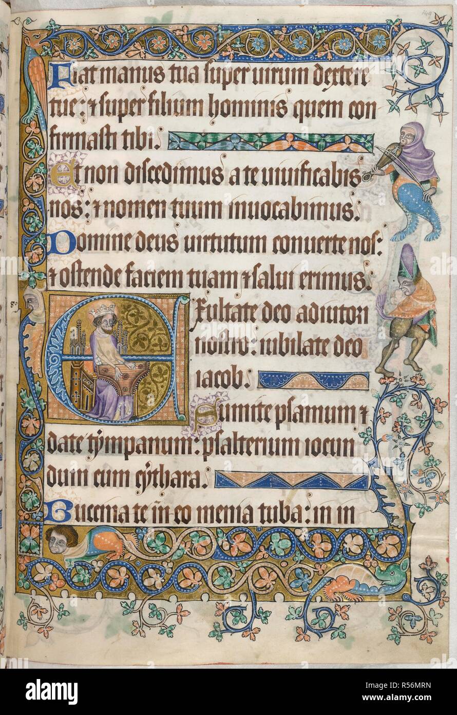 Psalm 80; David. Luttrell Psalter. England [East Anglia]; ca. 1325-1335. [Ganze folio] Ende von Psalm 79. Psalm 80, beginnend mit der ersten 'E', David, sitzt auf einem kunstvoll geschnitzten Thron mit Zinnen, ein Psalter. Grenze Dekoration einschließlich Grotesken, einer Wiedergabe einer rebec Bild von Luttrell Psalter entnommen. Ursprünglich veröffentlicht in England [East Anglia] hergestellt; ca. 1325-1335. . Quelle: Hinzufügen. 42130, f.149. Sprache: Latein. Stockfoto