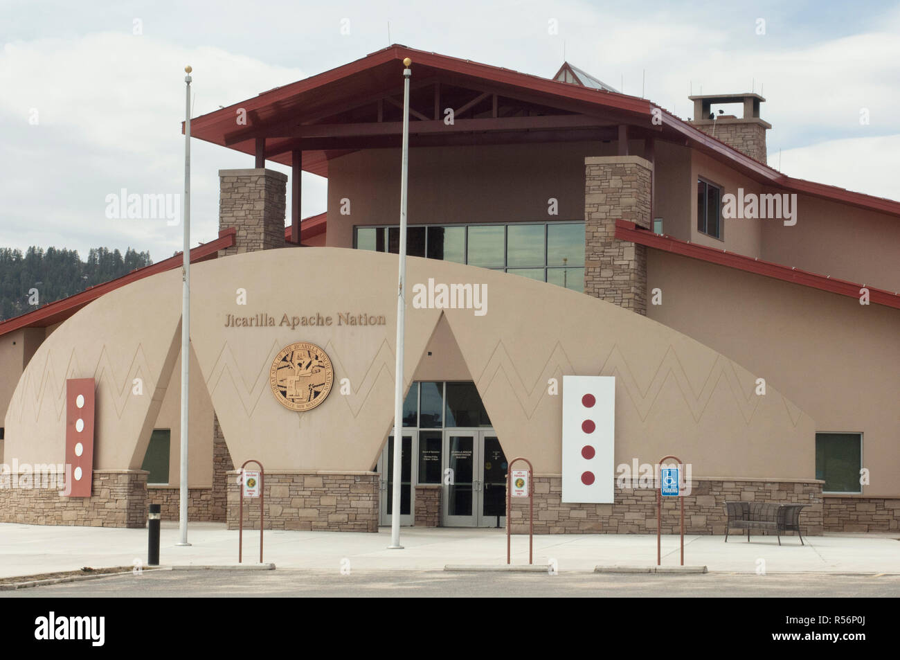 Tribal Verwaltungsgebäuden, Jicarilla Apache Nation, Dulce, New Mexico. Digitale Fotografie Stockfoto