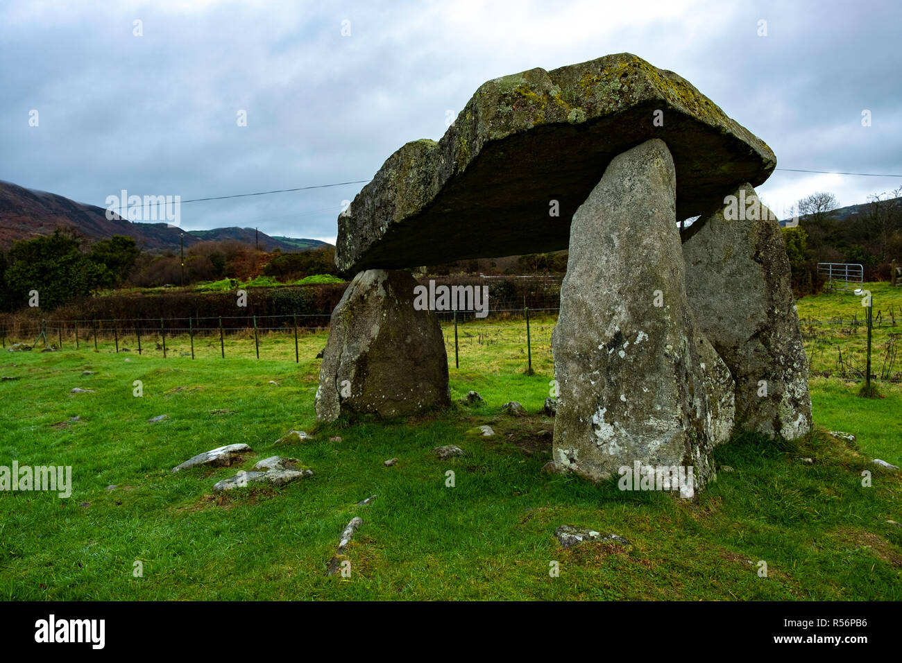 BallyKeel Dolmen und Kain am Ring der Gullion Gebiet von außergewöhnlicher natürlicher Schönheit Stockfoto