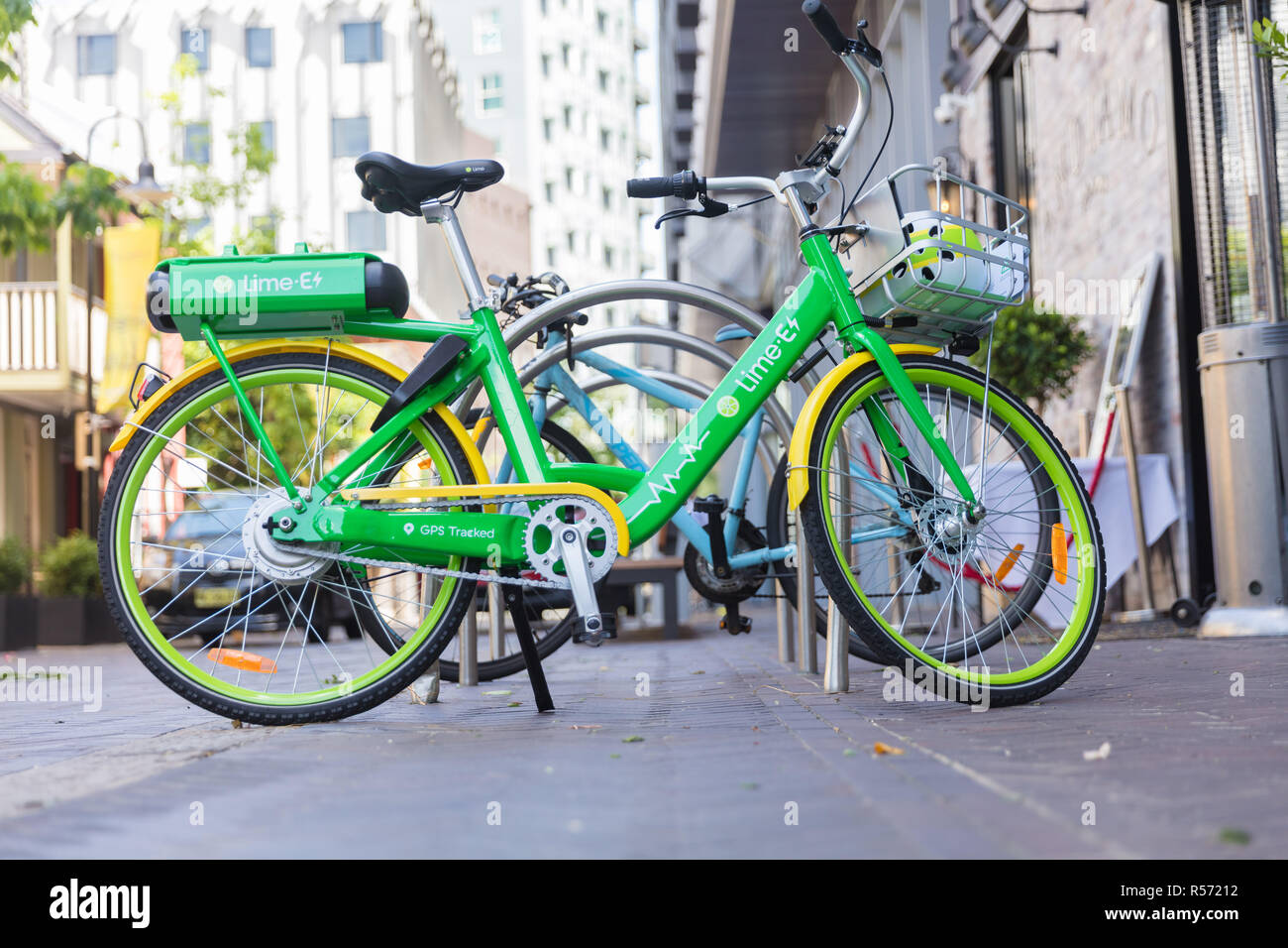 Electric Lime Fahrräder in Sydney, Australien Stockfoto