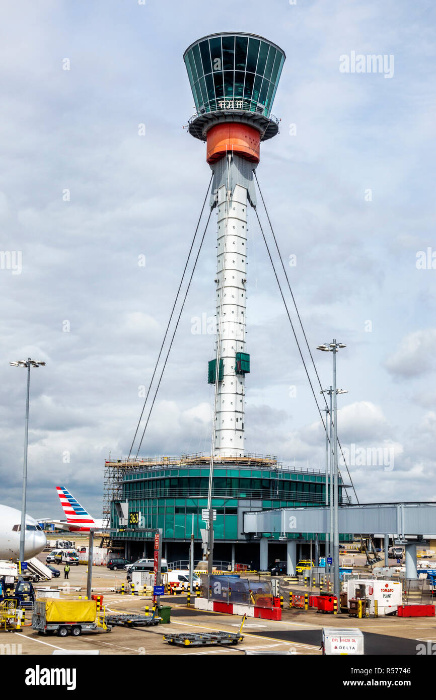 London England, Großbritannien, Longford, Heathrow Airport LHR, Kontrollturm, Luftfahrt, Architekt Richard Rogers, Flugzeugtore, Großbritannien GB English Europe, UK180829014 Stockfoto