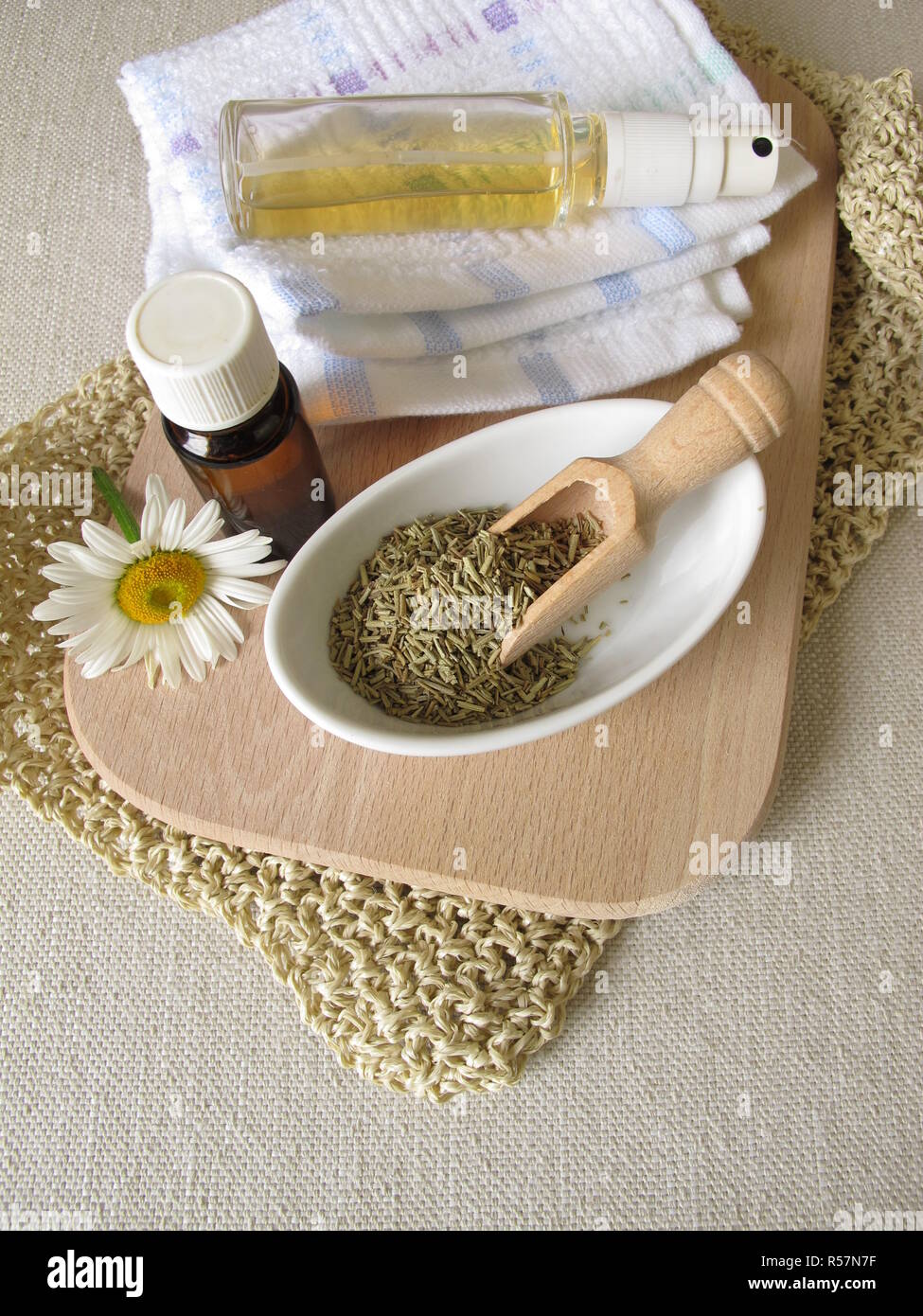 Hausgemachte Insektenspray gegen Mücken mit Rosmarin Öl Stockfoto