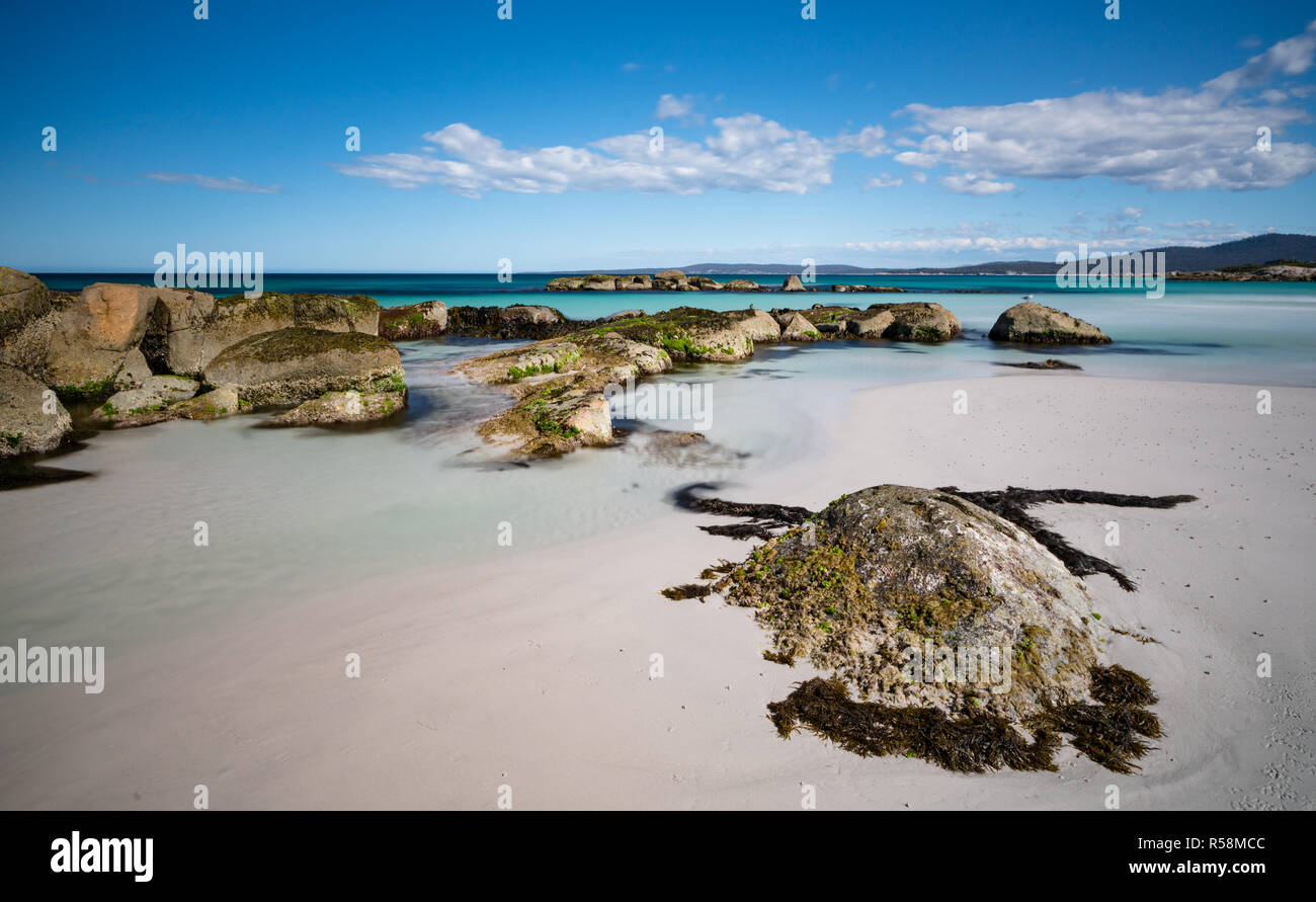 Die unberührten Strände von Tasmanien, die Gärten im Nordosten der Bucht von Bränden Region gelegen, unberührten, weißen Sand Einstellung der Szene ein idyllisches Refugium. Stockfoto