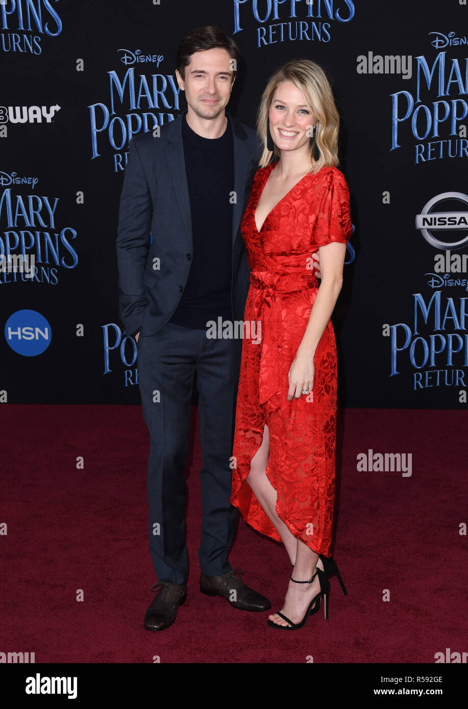 November 29, 2018 - Hollywood, CA, Vereinigte Staaten - 29 November 2018 - Hollywood, Kalifornien - Topher Grace, Ashley Hinshaw. ''Mary Poppins'' Zurück Los Angeles Premiere gehalten an der Dolby Theater. Photo Credit: Birdie Thompson/AdMedia (Credit Bild: © Birdie Thompson/AdMedia über ZUMA Draht) Stockfoto