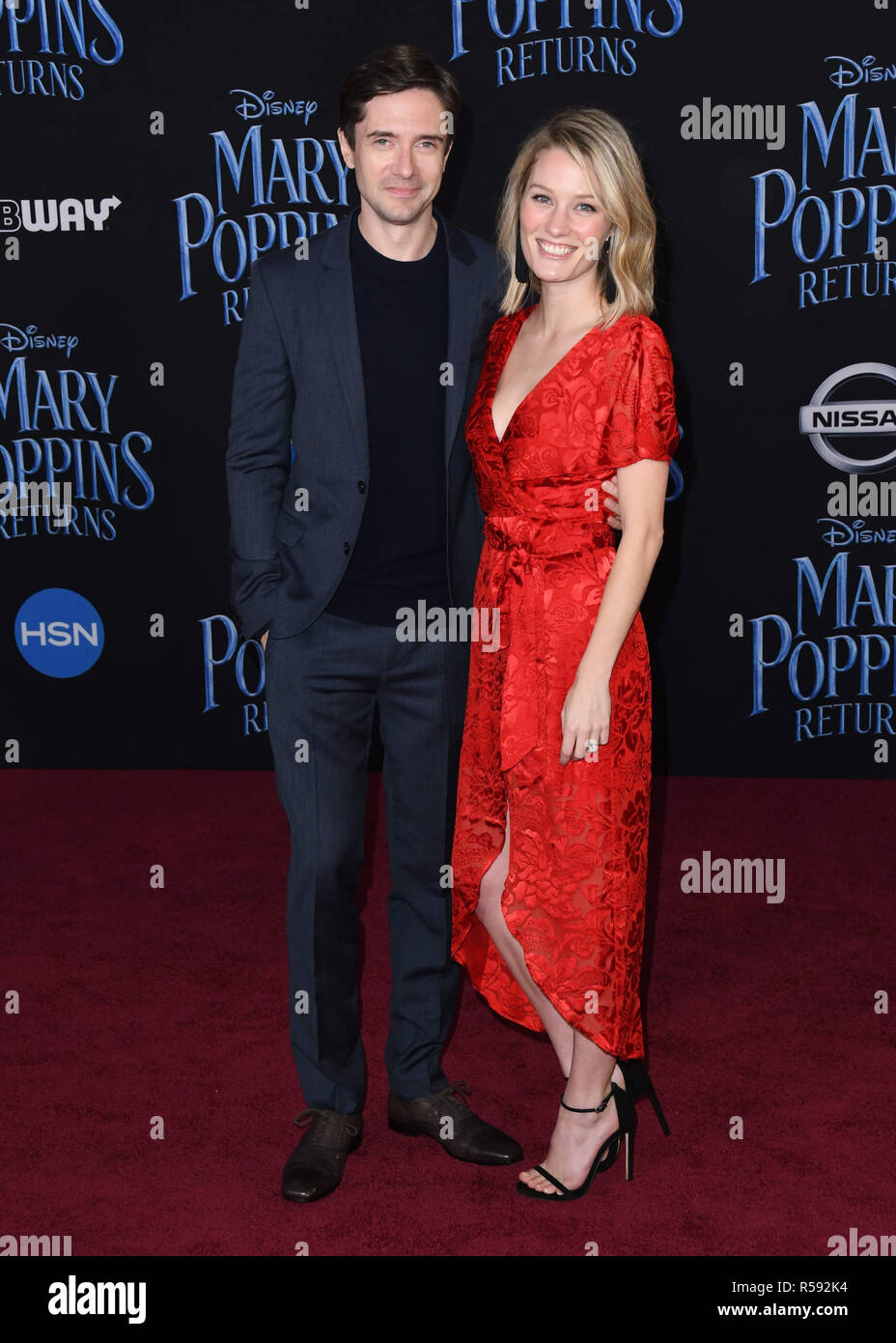 November 29, 2018 - Hollywood, CA, Vereinigte Staaten - 29 November 2018 - Hollywood, Kalifornien - Topher Grace, Ashley Hinshaw. ''Mary Poppins'' Zurück Los Angeles Premiere gehalten an der Dolby Theater. Photo Credit: Birdie Thompson/AdMedia (Credit Bild: © Birdie Thompson/AdMedia über ZUMA Draht) Stockfoto