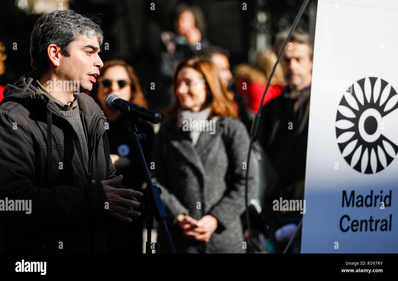 JORGE GARCIA CASTAÑO, Delegierter für Wirtschaft und Finanzen und Stadtrat der Distrikt Centro. Der Bürgermeister von Madrid, Manuela Carmena; die Delegierten von Umwelt und Mobilität, Inés Sabanes; der Delegierte der nachhaltigen Stadtentwicklung, José Manuel Calvo, und der Delegierte für Wirtschaft und Finanzen und Stadtrat der Distrikt Centro, Jorge García Castaño, nimmt an den Start von Madrid, der schadstoffarmen Bereich, daß dieser Arbeiten wird Freitag beginnen und das ist ein Teil von einer für Luftqualität und auf die Klimaänderung am 30.November, 2018 in Madrid, Spanien Stockfoto