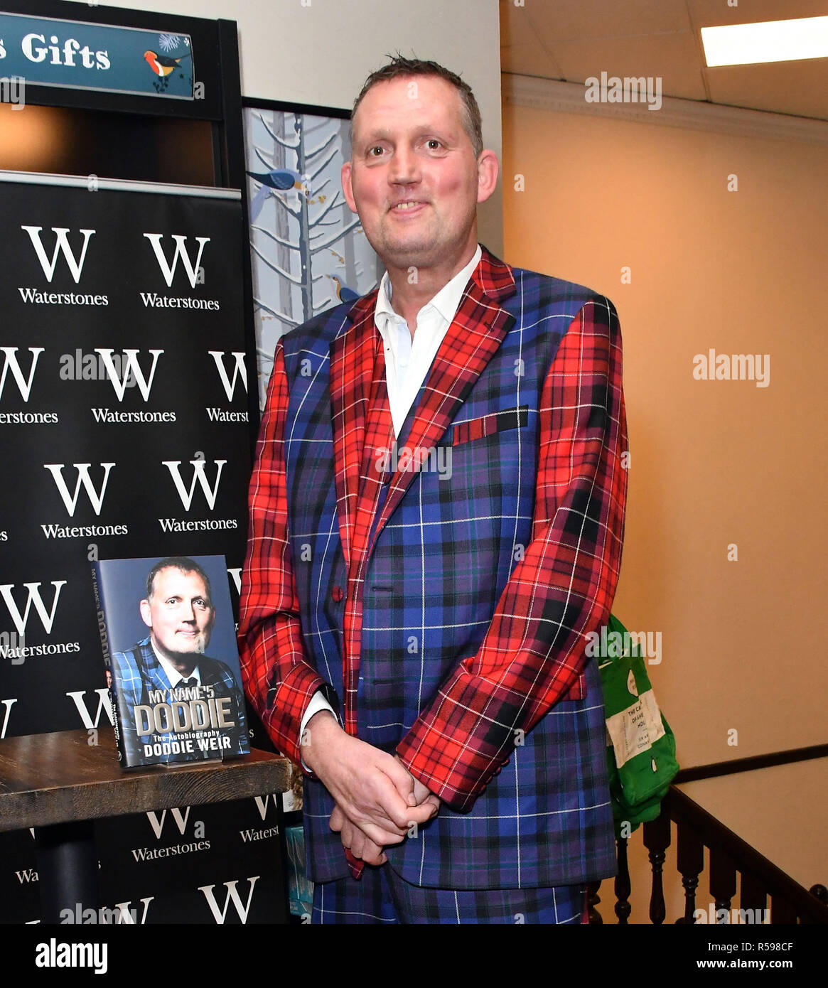 London, Großbritannien. 30 Nov, 2018. Ehemalige doddie Wehr, Scottish Rugby Union player Zeichen Kopien seiner Autobiographie, mein Name" 5 Doddie, bei Waterstones Leadenhall MarketDoddie Wehr, Schottische ehemaliger Rugby Union player Zeichen Kopien seiner Autobiographie, mein Name" 5 Doddie, bei Waterstones Leadenhall MarketDoddie Wehr, Schottische ehemaliger Rugby Union player Zeichen Kopien seiner Autobiographie, mein Name" 5 Doddie, bei Waterstones Leadenhall Market Credit: Nils Jorgensen/Alamy leben Nachrichten Stockfoto