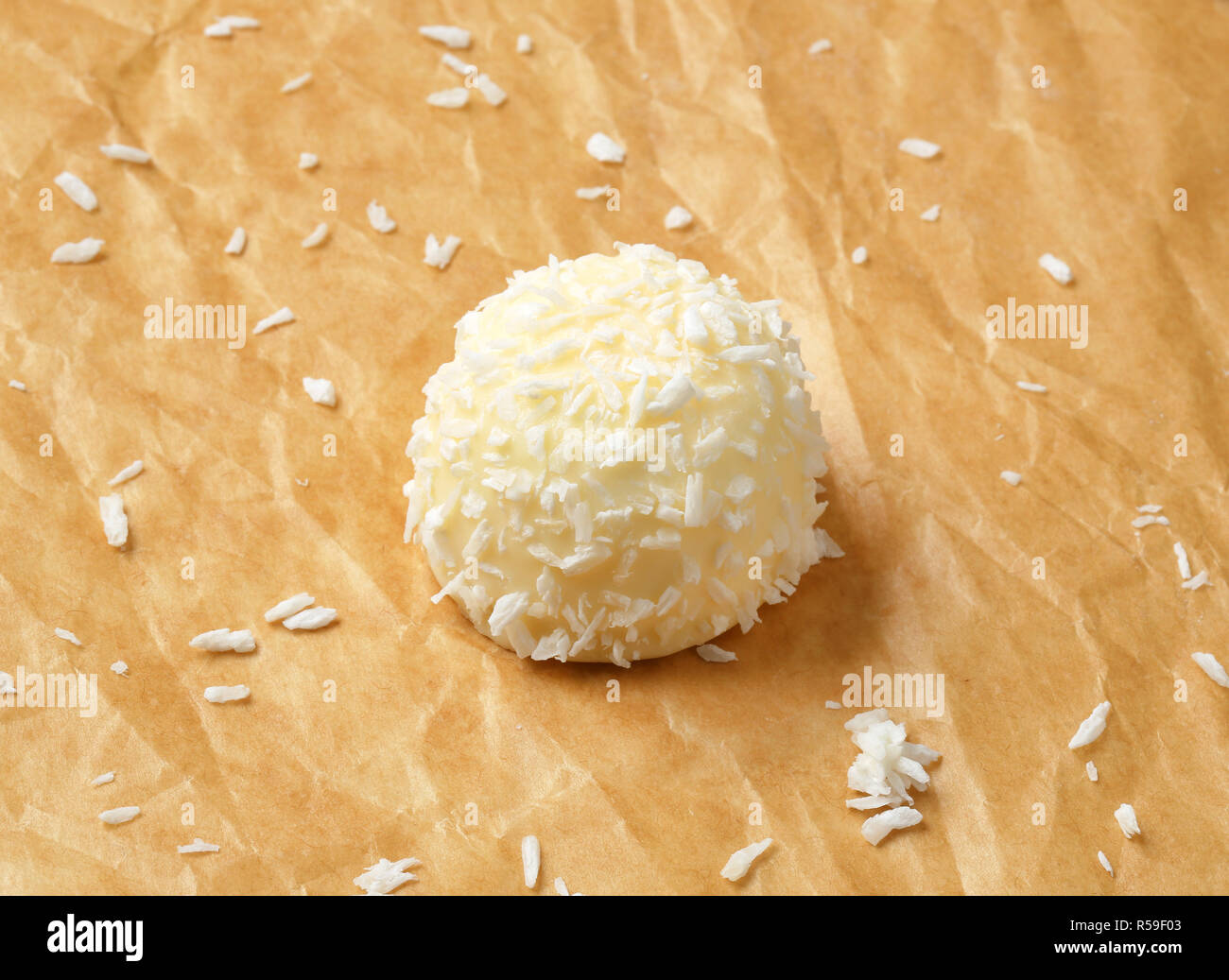 Weiße Schokolade und Kokosnuss Trüffel Stockfoto