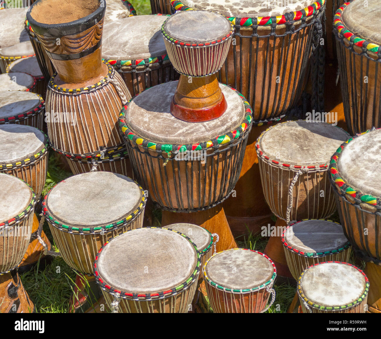 Viele afrikanische Trommeln Stockfotografie - Alamy