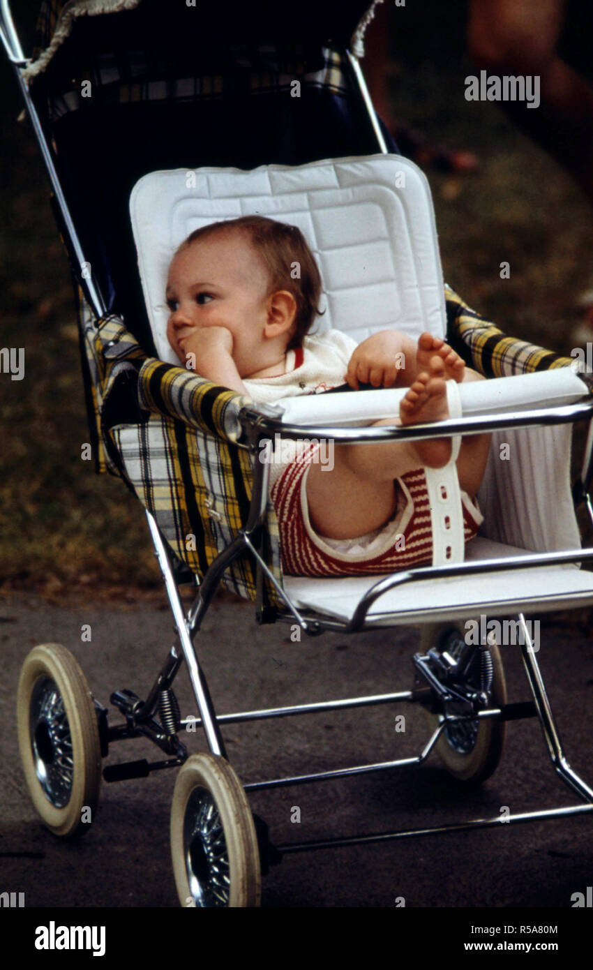 Kinderwagen der 1970er jahre -Fotos und -Bildmaterial in hoher Auflsung   Alamy