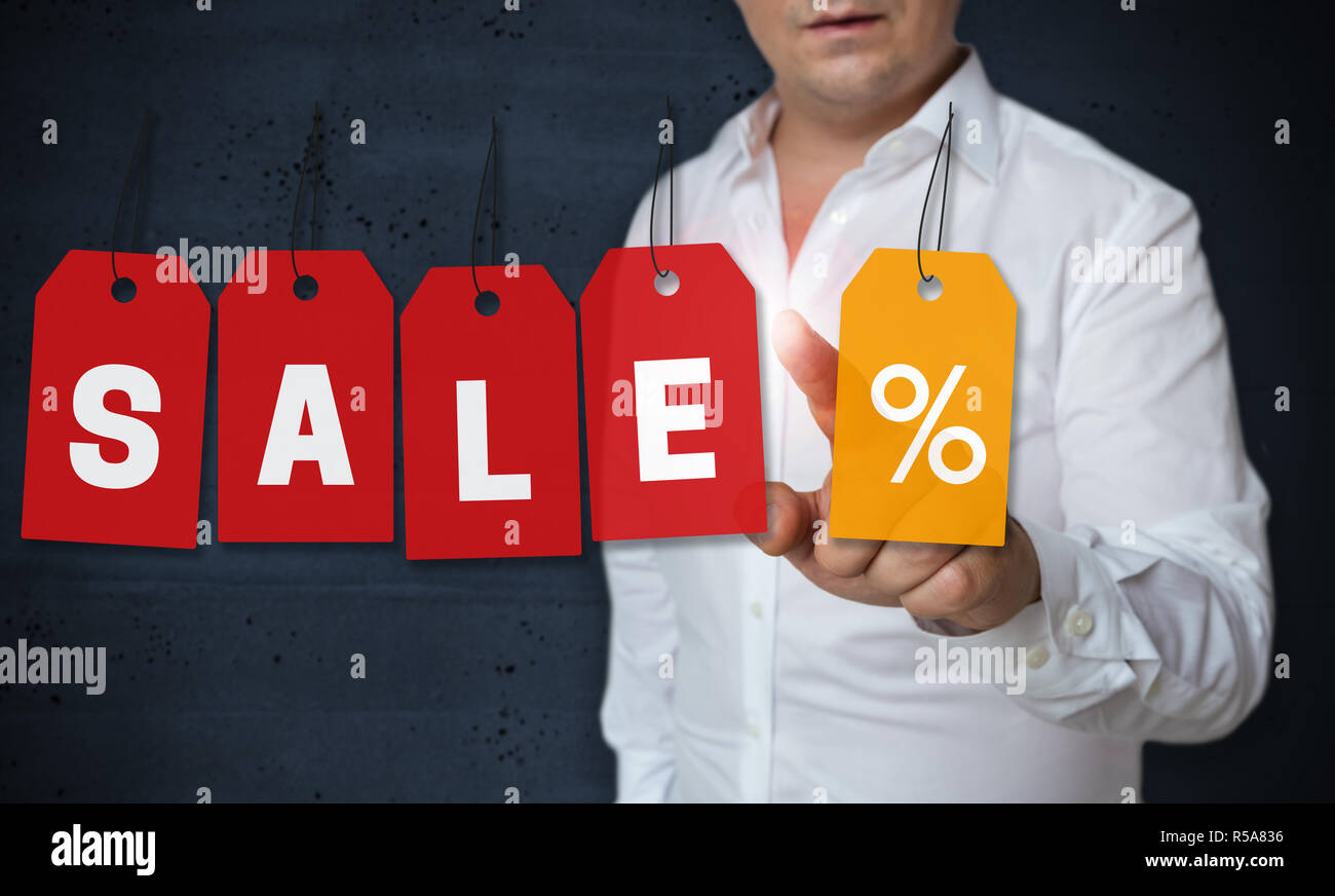 Verkauf tag Touchscreen wird vom Menschen Konzept betrieben. Stockfoto
