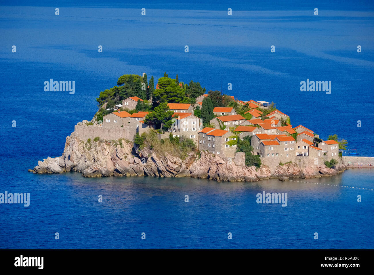 Insel Sveti Stefan, in der Nähe von Budva, Adria, Montenegro Stockfoto