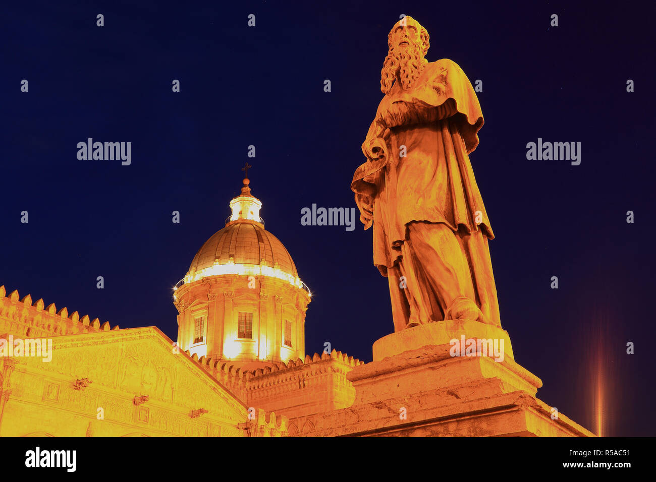 Heilige Figur der Kathedrale Maria Santissima Assunta, Palermo, Sizilien, Italien Stockfoto Heilige Figur der Kathedrale Maria Santissima Assunta, Palermo, Sizilien, Italien Stockfoto