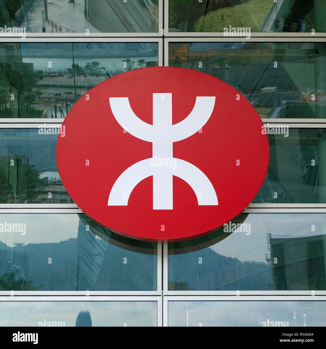 West Kowloon, Hong Kong - 19. November 2018: Haupteingang West Kowloon High Speed Rail Station in Hongkong mit der MTR betrieben. Stockfoto